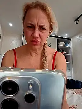 Snapshot of KissMiSveet chatting on April 28, 3:49 pm KissMiSveet online show from April 28, 3:49 pm