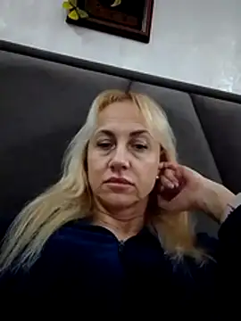 KissMiSveet online show from January 17, 6:33 pm