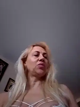 KissMiSveet online show from April 6, 5:08 am