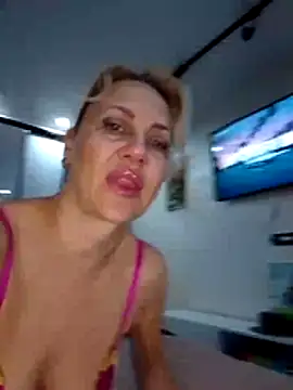 KissMiSveet online show from April 15, 4:18 am