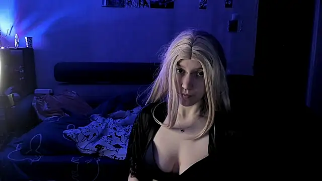 Snapshot of Akira-ivy chatting on February 27, 7:03 pm Akira-ivy online show from February 27, 7:03 pm