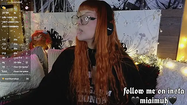 mia  yui online show from December 19, 9:50 pm