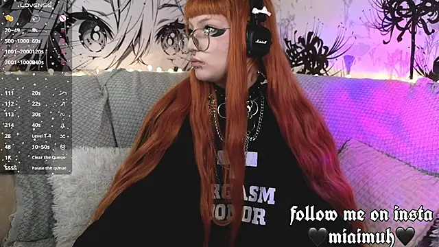 mia  yui online show from April 20, 4:30 pm