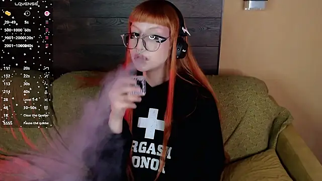 mia  yui online show from March 23, 8:30 pm