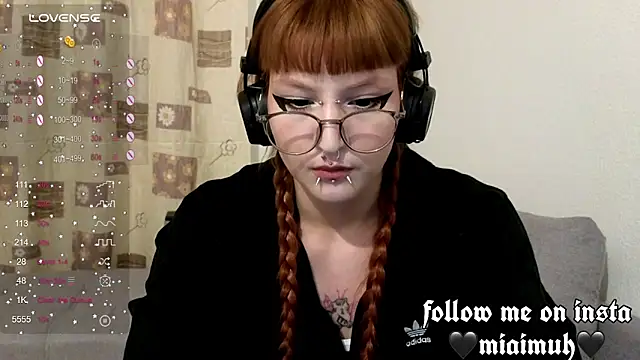 Snapshot of mia__yui chatting on October 24, 8:19 pm mia yui online show from October 24, 8:19 pm