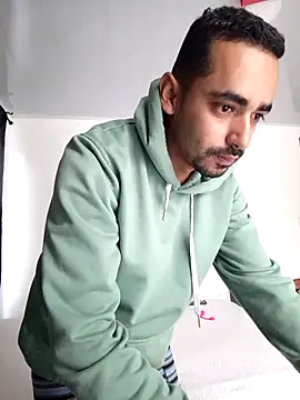 stivenlujan69 online show from November 16, 1:27 pm