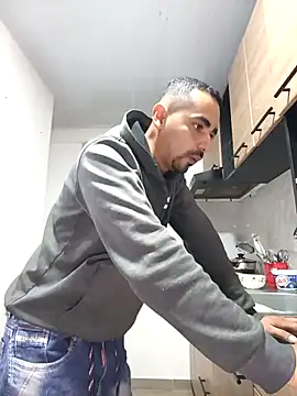 stivenlujan69 online show from December 14, 1:01 am