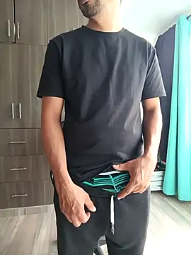 stivenlujan69 online show from November 17, 1:37 pm