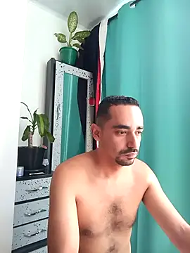 stivenlujan69 online show from December 17, 3:39 pm