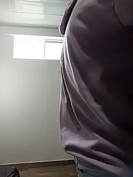 stivenlujan69 online show from February 2, 7:24 pm