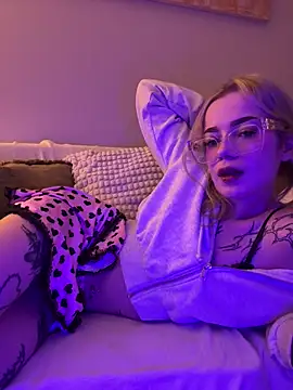 marnemzavar444 online show from December 16, 10:03 pm