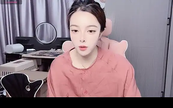 AmyySC online show from April 11, 1:37 pm