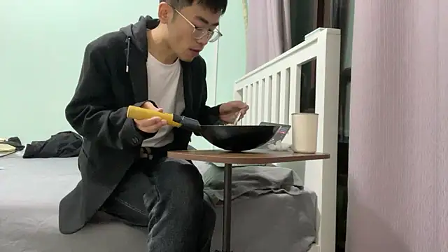 cily online show from December 22, 11:43 am