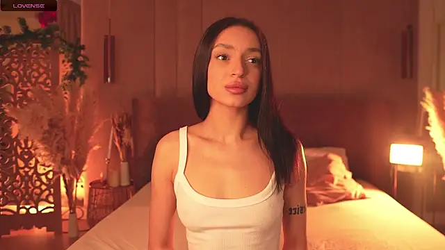 AdoraCortes online show from March 7, 5:03 am