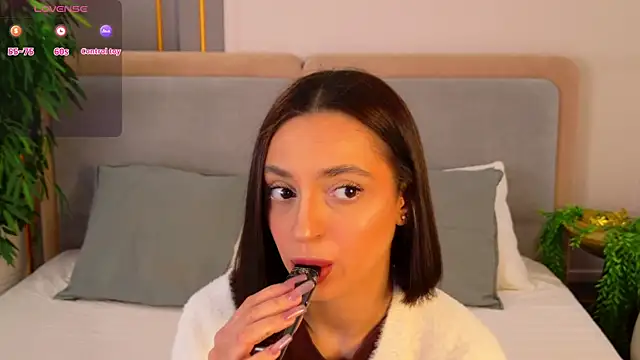 AdoraCortes online show from April 7, 5:09 am