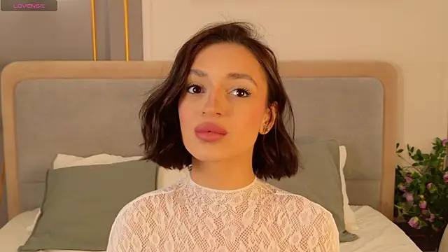 AdoraCortes online show from April 2, 5:03 am