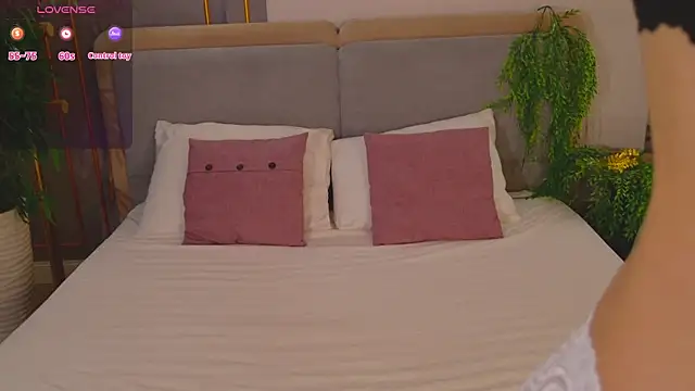 AdoraCortes online show from April 12, 5:11 am