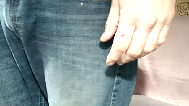 Snapshot of 2playforeplay chatting on December 14, 1:01 am 2playforeplay online show from December 14, 1:01 am