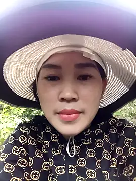 Snapshot of besa4 chatting on February 24, 10:27 am besa4 online show from February 24, 10:27 am