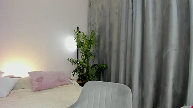 Marie Ellie online show from May 29, 1:44 am