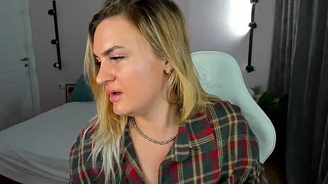 Marie Ellie online show from March 23, 1:50 am