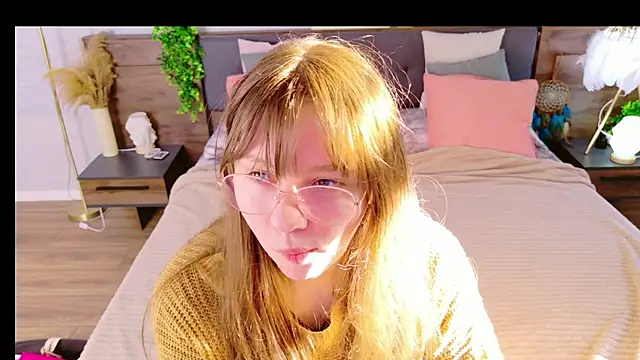 Snapshot of Moon__Bunny chatting on May 29, 3:18 pm Moon Bunny online show from May 29, 3:18 pm