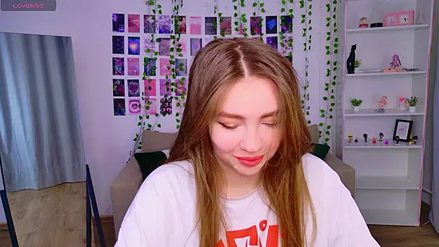 Moon  Bunny online show from March 20, 1:34 pm