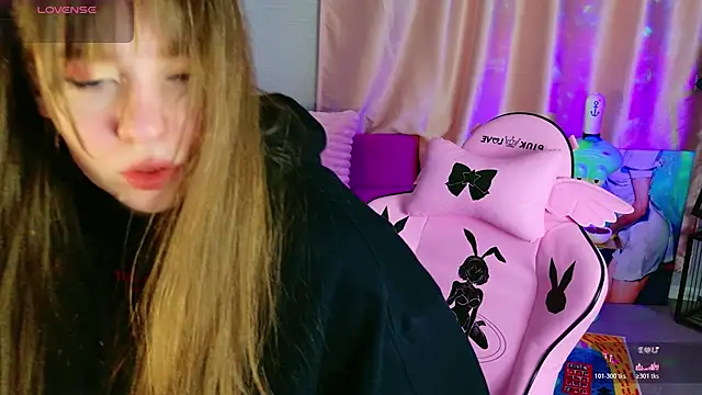 Snapshot of Moon__Bunny chatting on May 3, 1:36 pm Moon Bunny online show from May 3, 1:36 pm