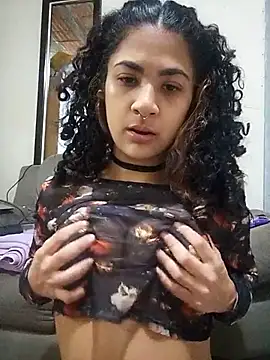 Snapshot of Camilla-23y chatting on October 6, 3:08 am Camilla-23y online show from October 6, 3:08 am