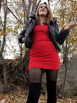 YOOUR EVAA online show from October 18, 10:50 am