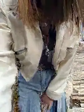 YOOUR EVAA online show from October 26, 9:31 am