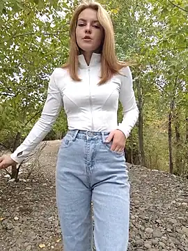 YOOUR EVAA online show from September 16, 5:30 am