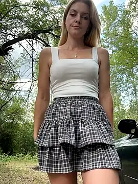 Snapshot of YOOUR_EVAA chatting on June 28, 9:37 am YOOUR EVAA online show from June 28, 9:37 am