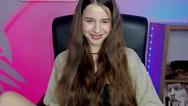 LuxMaya online show from October 6, 7:31 am