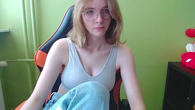 juicyPenny online show from April 15, 6:30 am