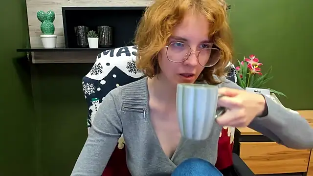 juicyPenny online show from October 3, 6:15 am