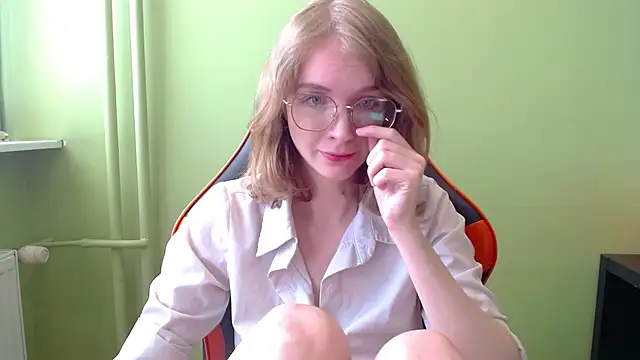 juicyPenny online show from April 11, 6:21 am