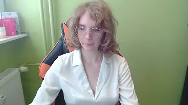 juicyPenny online show from January 6, 9:02 am