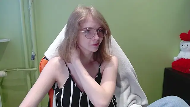 juicyPenny online show from February 24, 7:20 am