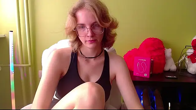 juicyPenny online show from June 27, 6:52 am