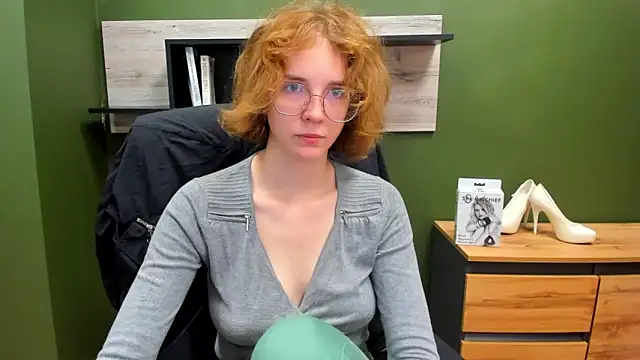 juicyPenny online show from September 12, 6:24 am