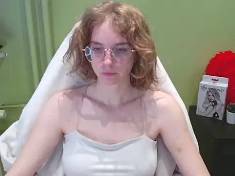 juicyPenny online show from December 2, 7:32 am