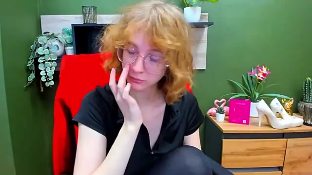 juicyPenny online show from November 4, 7:34 am