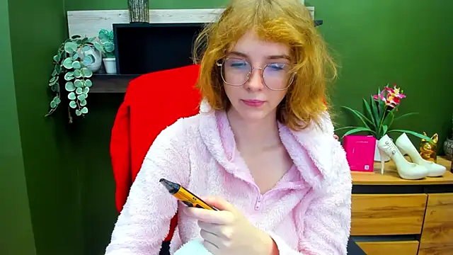 juicyPenny online show from October 31, 7:27 am