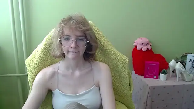 juicyPenny online show from November 6, 7:34 am