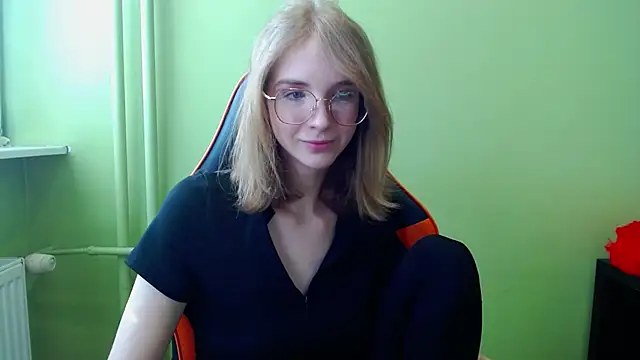 juicyPenny online show from March 24, 7:41 am