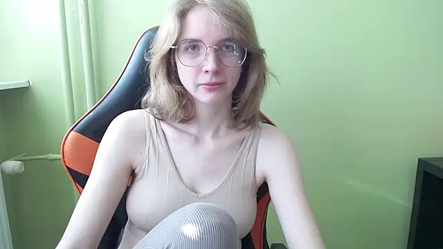 juicyPenny online show from March 4, 7:27 am