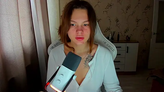 Snapshot of yourdreamm_ chatting on October 9, 8:15 am yourdreamm online show from October 9, 8:15 am