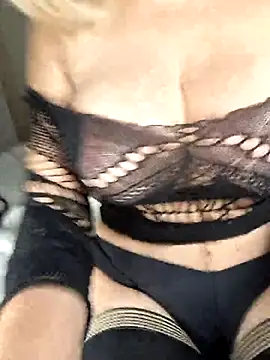 Snapshot of milfevapeccato chatting on November 29, 3:28 am milfevapeccato online show from November 29, 3:28 am