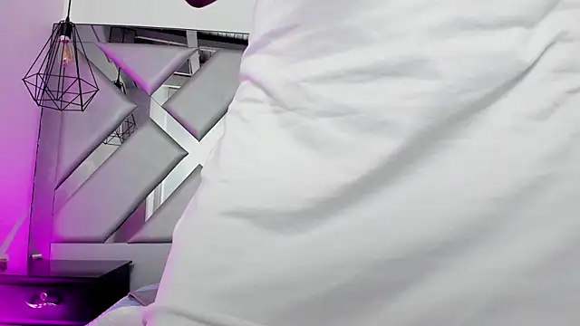 Lorenn Hill online show from November 11, 1:06 pm